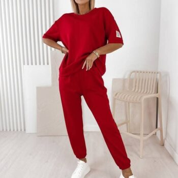 Compleu sport-casual, mesaj *Life isn*t perfect, but your life can be*, roșu