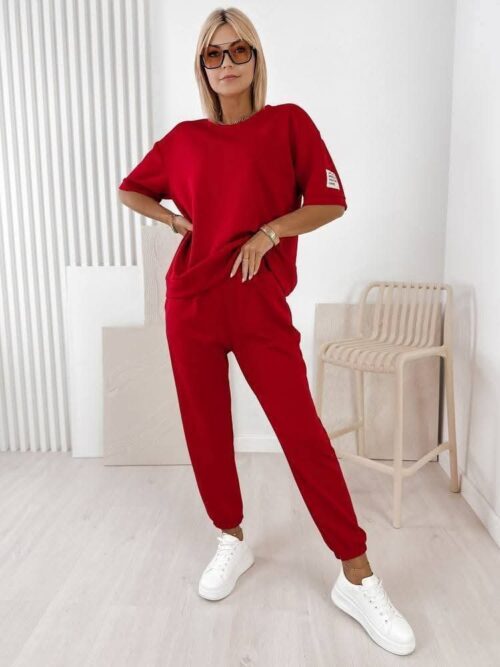 Compleu sport-casual, mesaj *Life isn*t perfect, but your life can be*, roșu