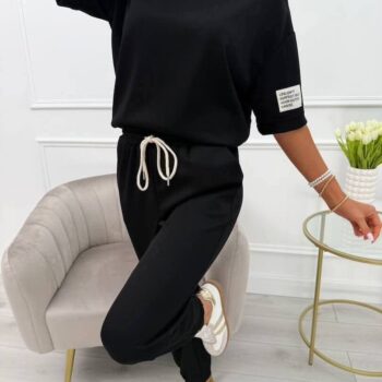 Compleu sport-casual, mesaj *Life isn*t perfect, but your life can be*, maro