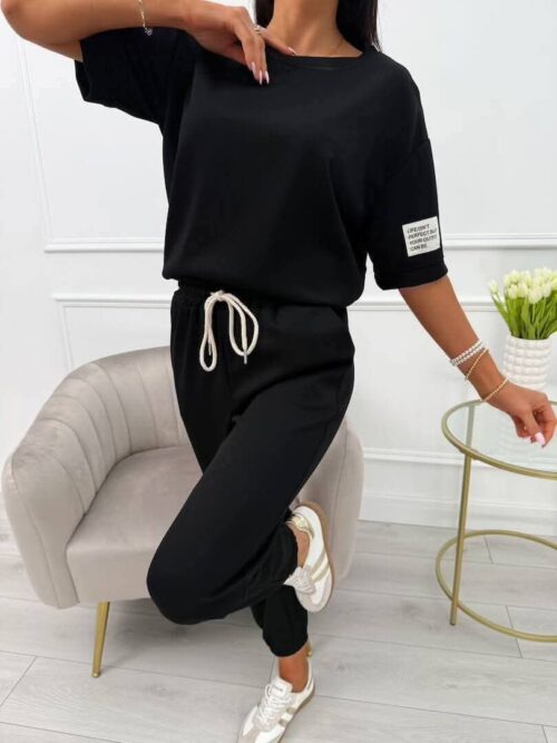 Compleu sport-casual, mesaj *Life isn*t perfect, but your life can be*, maro